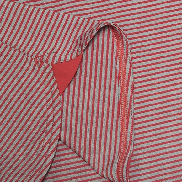 UNDER ARMOUR Polo Clubhouse Golf Striped Red/Gray Loose Top 1270480-600 - Picture 5 of 6